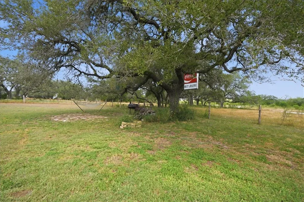 4885 County Road 329 Beeville, TX 78102