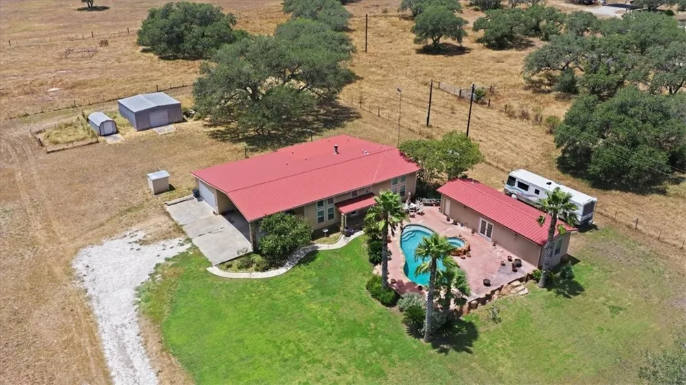 4885 County Road 329 Beeville, TX 78102
