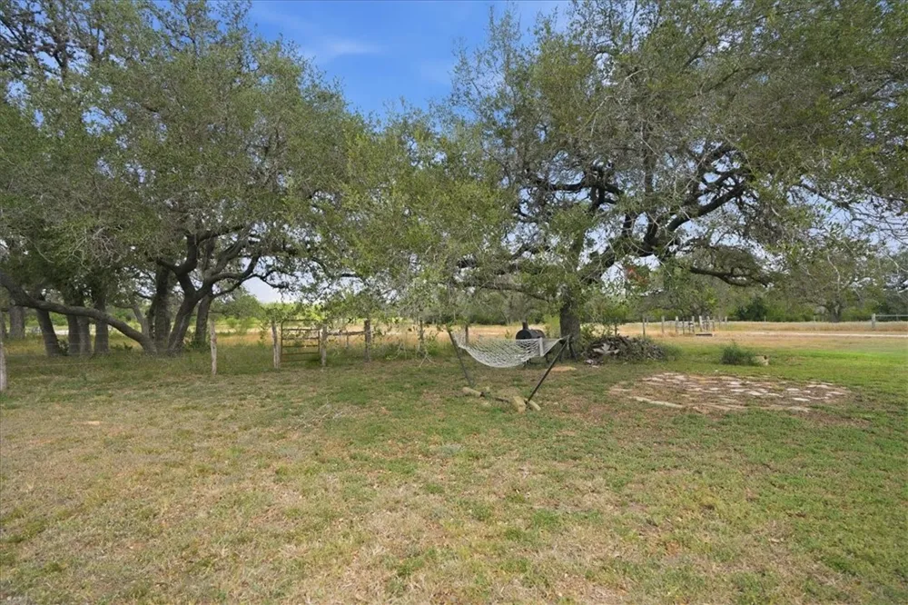 4885 County Road 329 Beeville, TX 78102