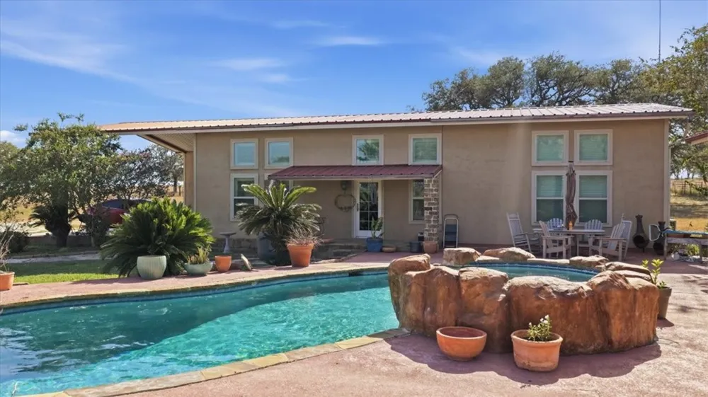 4885 County Road 329 Beeville, TX 78102