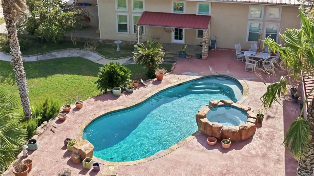 4885 County Road 329 Beeville, TX 78102