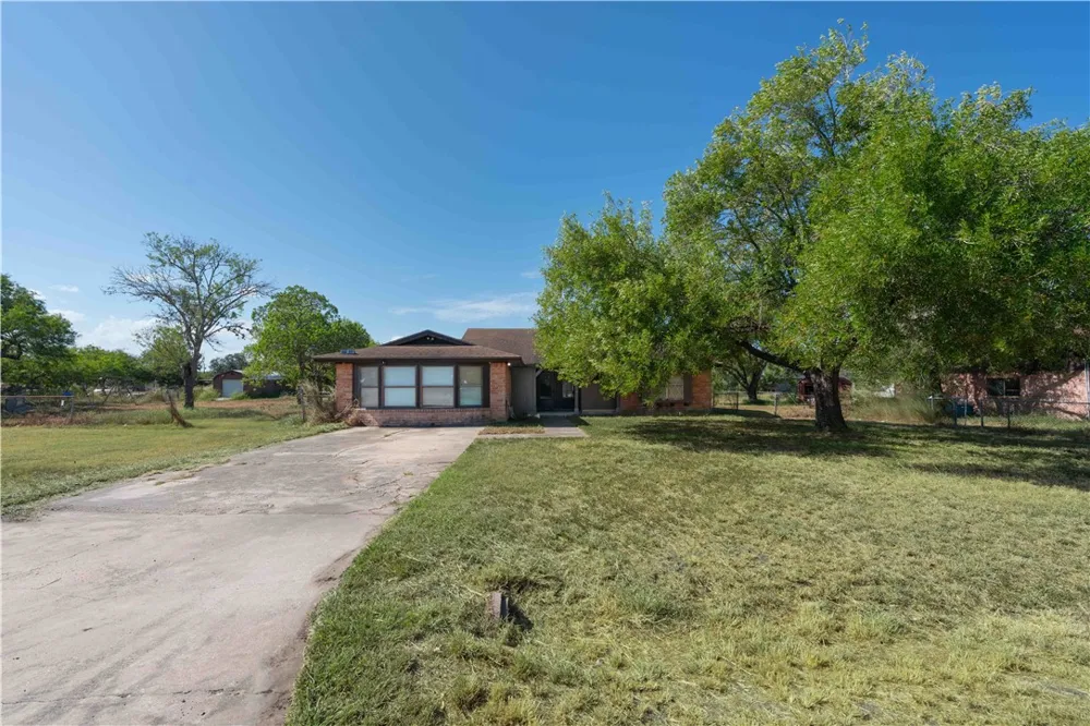 4132 Colony Drive Robstown, TX 78380