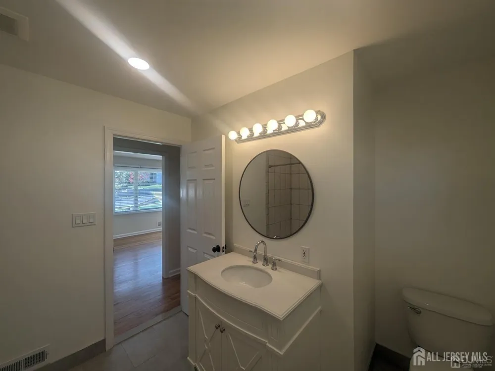 6 Hillside Avenue Jamesburg, NJ 08831