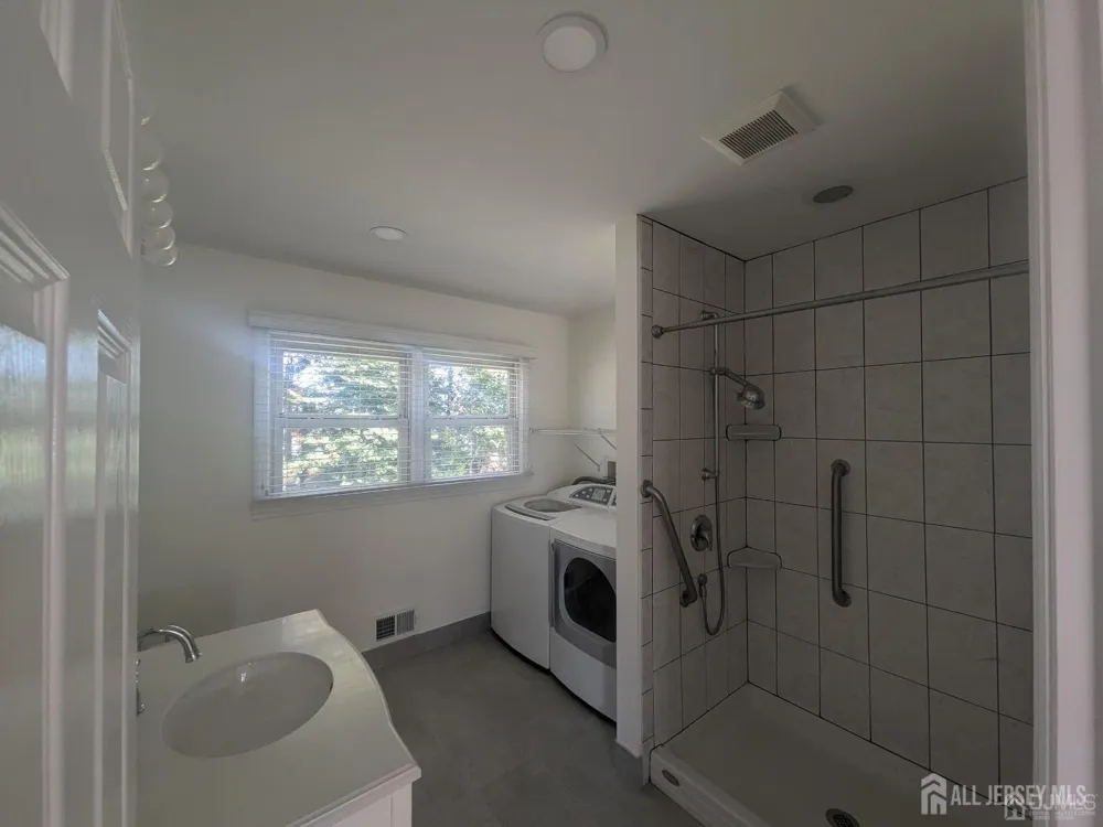 6 Hillside Avenue Jamesburg, NJ 08831