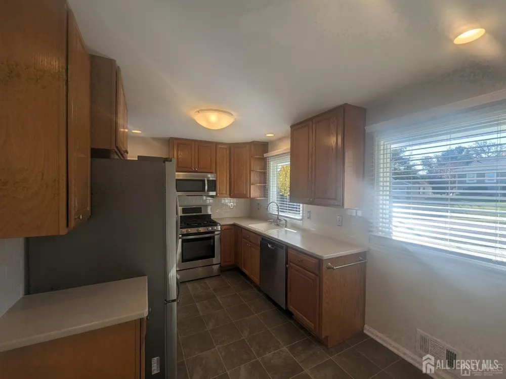 6 Hillside Avenue Jamesburg, NJ 08831