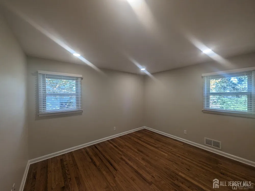 6 Hillside Avenue Jamesburg, NJ 08831