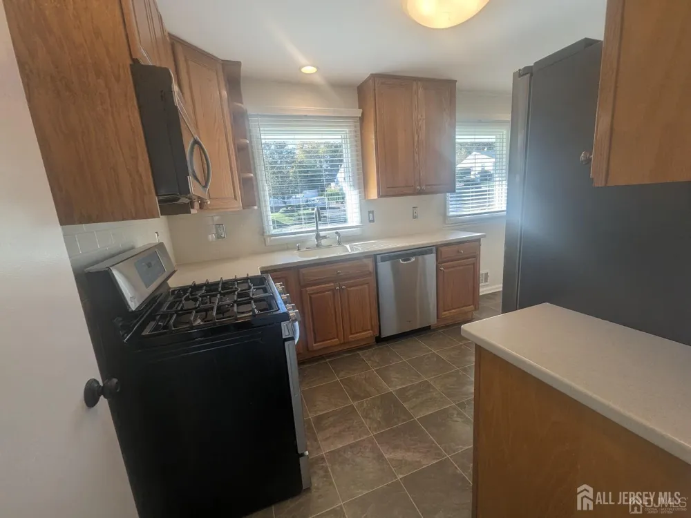 6 Hillside Avenue Jamesburg, NJ 08831