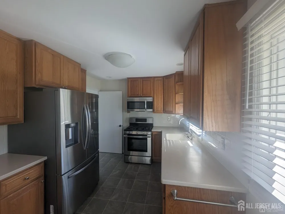 6 Hillside Avenue Jamesburg, NJ 08831