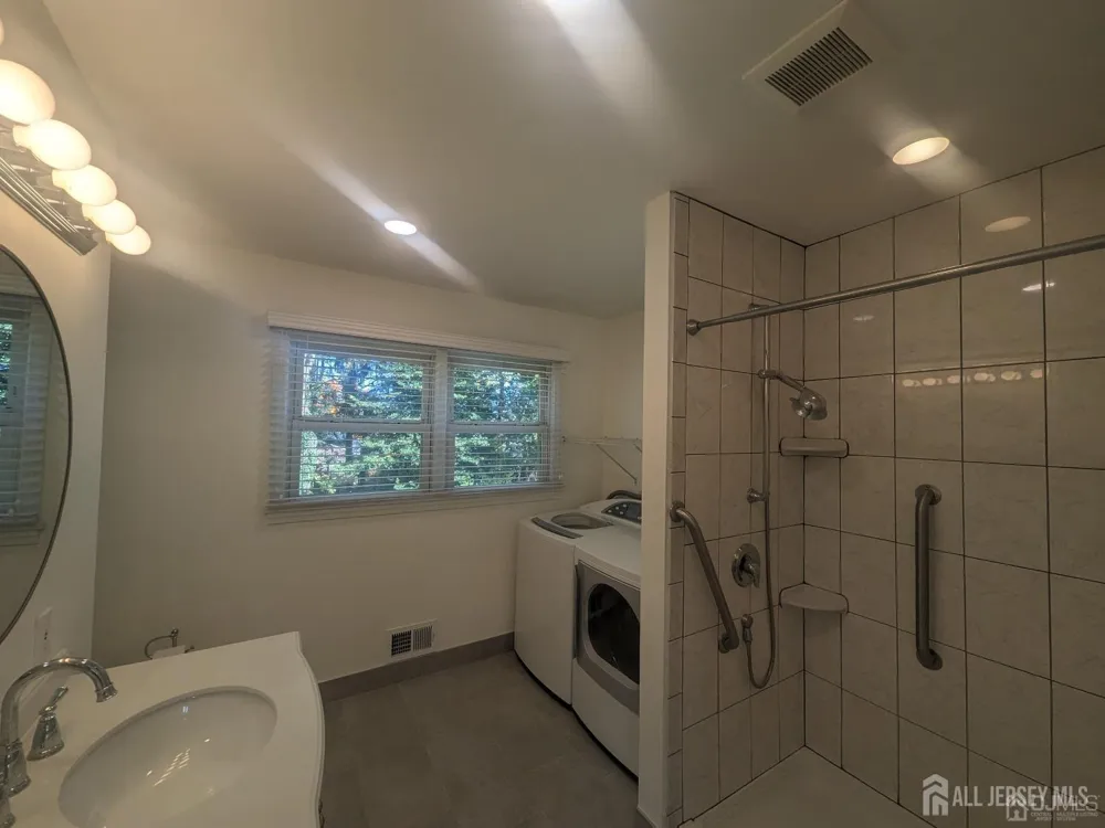 6 Hillside Avenue Jamesburg, NJ 08831