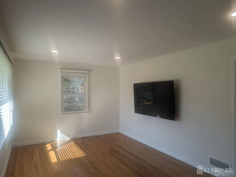 6 Hillside Avenue Jamesburg, NJ 08831