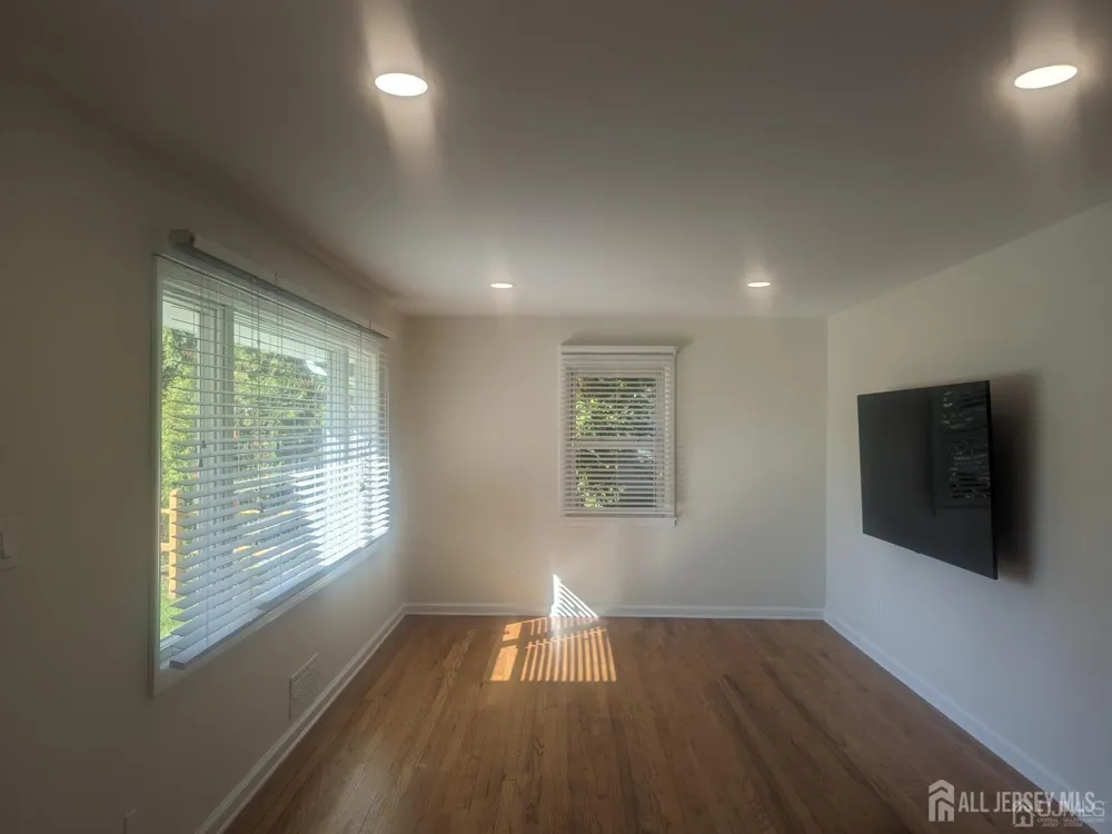 6 Hillside Avenue Jamesburg, NJ 08831