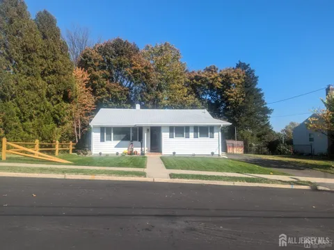 6 Hillside Avenue