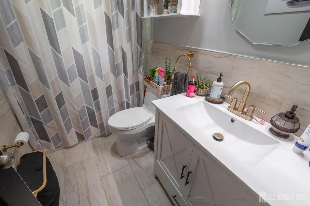 23 C STREET Middlesex, NJ 08846