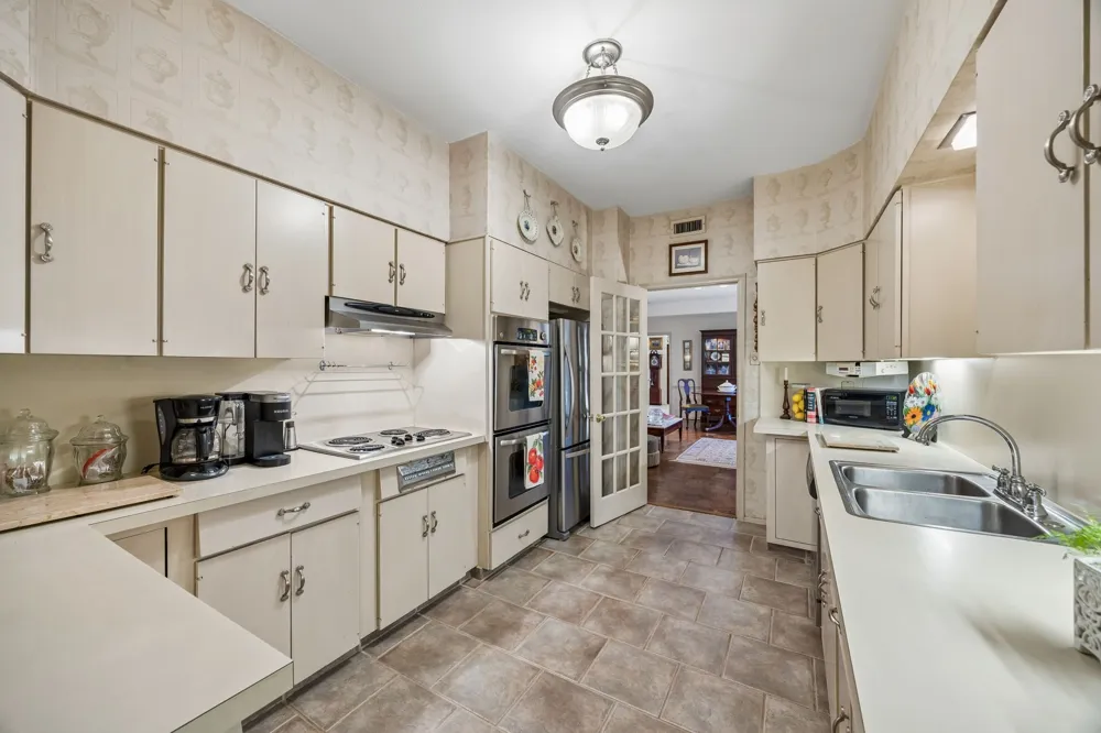 6310 Bandera Avenue #C Dallas, TX 75225