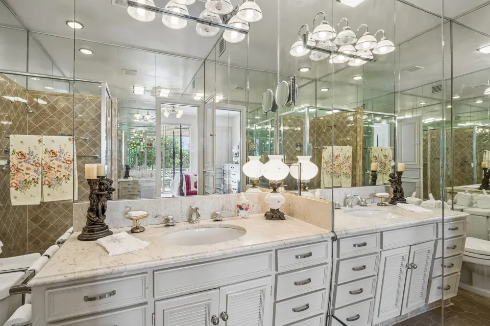6310 Bandera Avenue #C Dallas, TX 75225