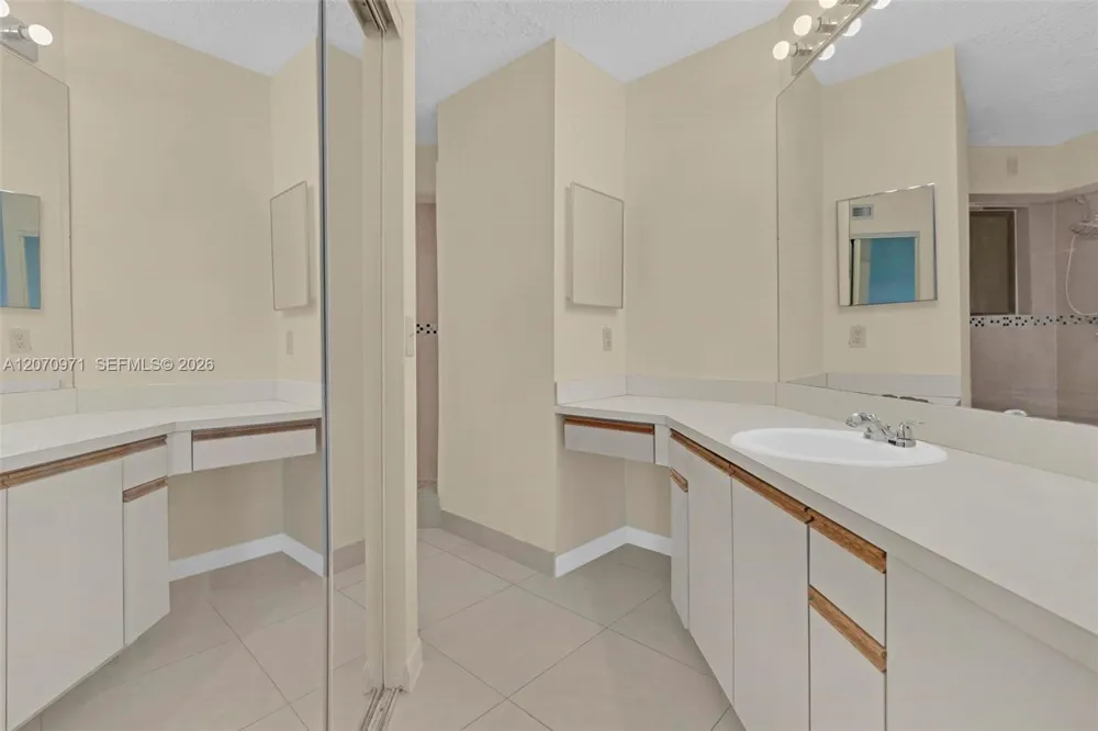 15545 Miami Lakeway N #106 Miami Lakes, FL 33014