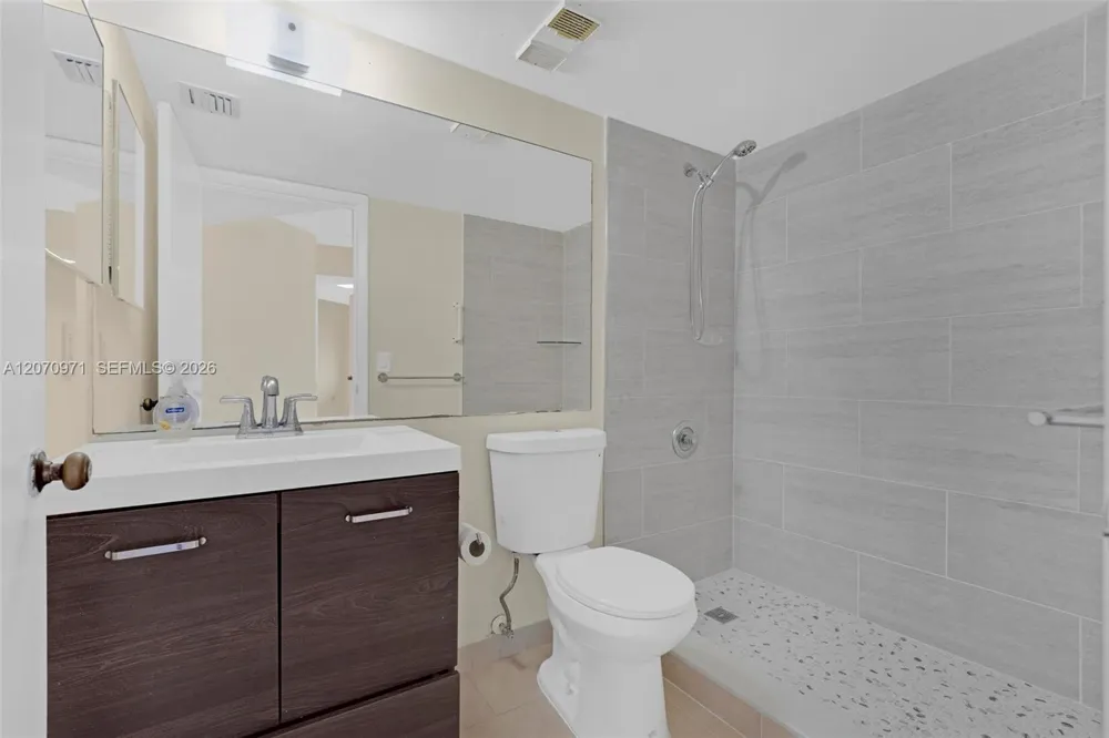 15545 Miami Lakeway N #106 Miami Lakes, FL 33014