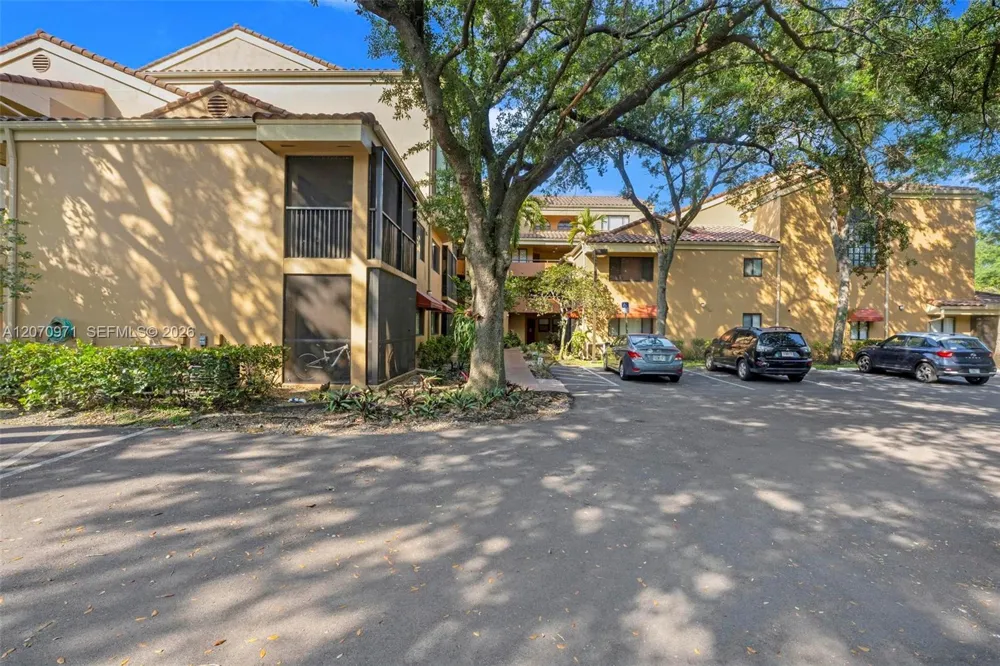 15545 Miami Lakeway N #106 Miami Lakes, FL 33014