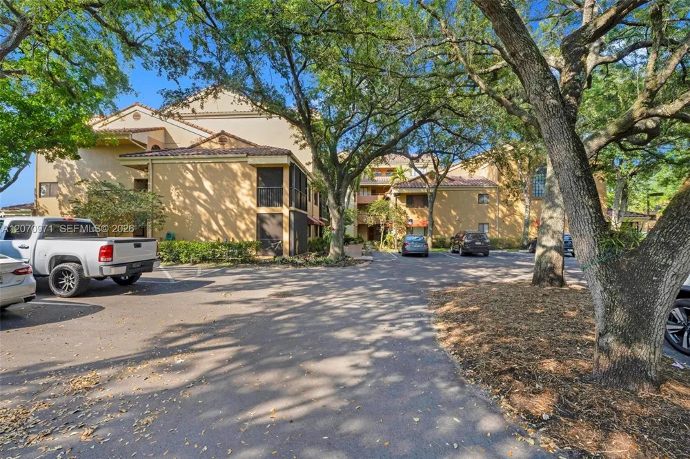 15545 Miami Lakeway N #106 Miami Lakes, FL 33014