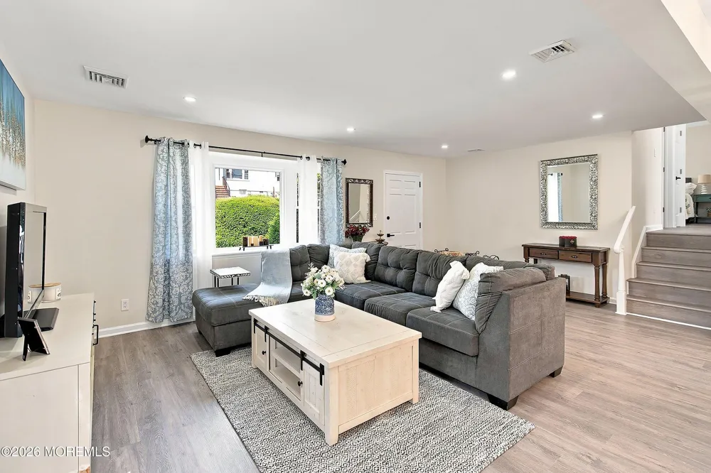 13 Glencourt Avenue Edison, NJ 08837