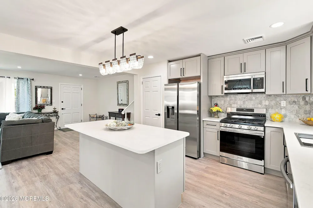 13 Glencourt Avenue Edison, NJ 08837