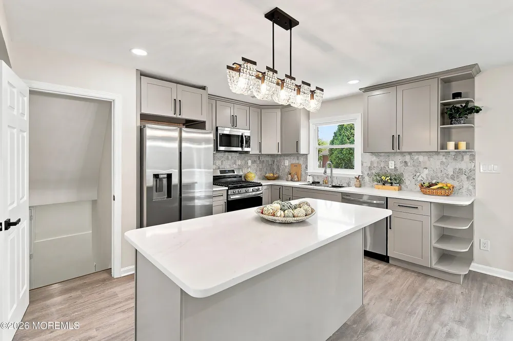 13 Glencourt Avenue Edison, NJ 08837