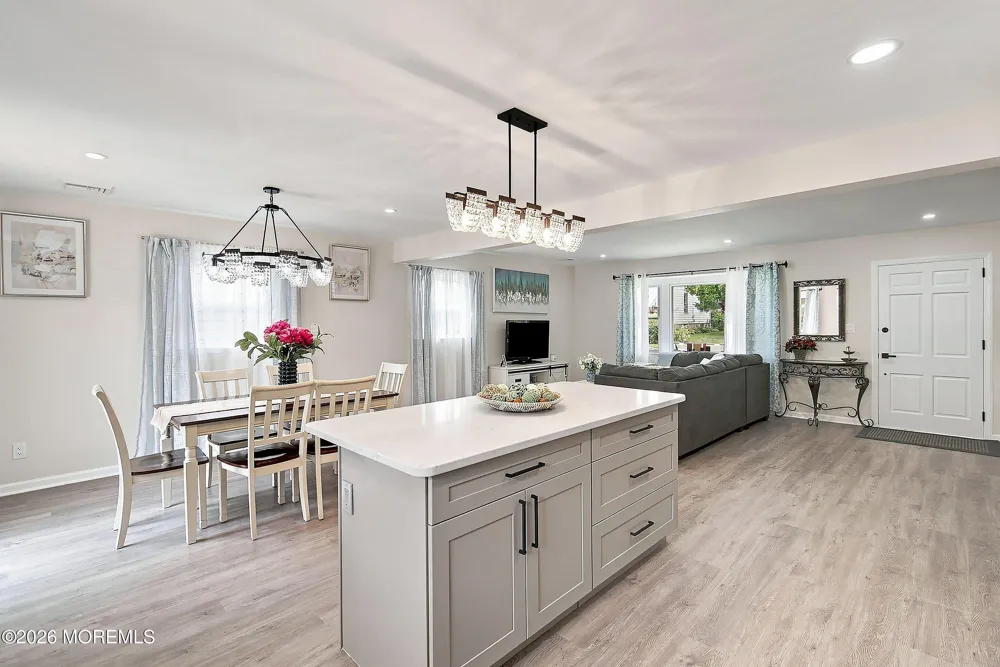 13 Glencourt Avenue Edison, NJ 08837