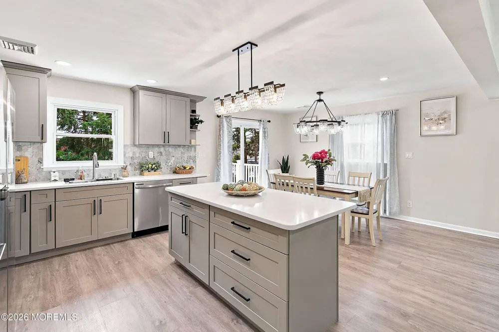 13 Glencourt Avenue Edison, NJ 08837