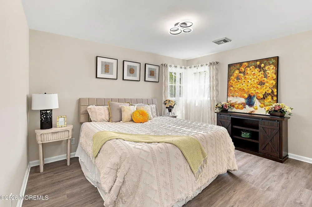 13 Glencourt Avenue Edison, NJ 08837