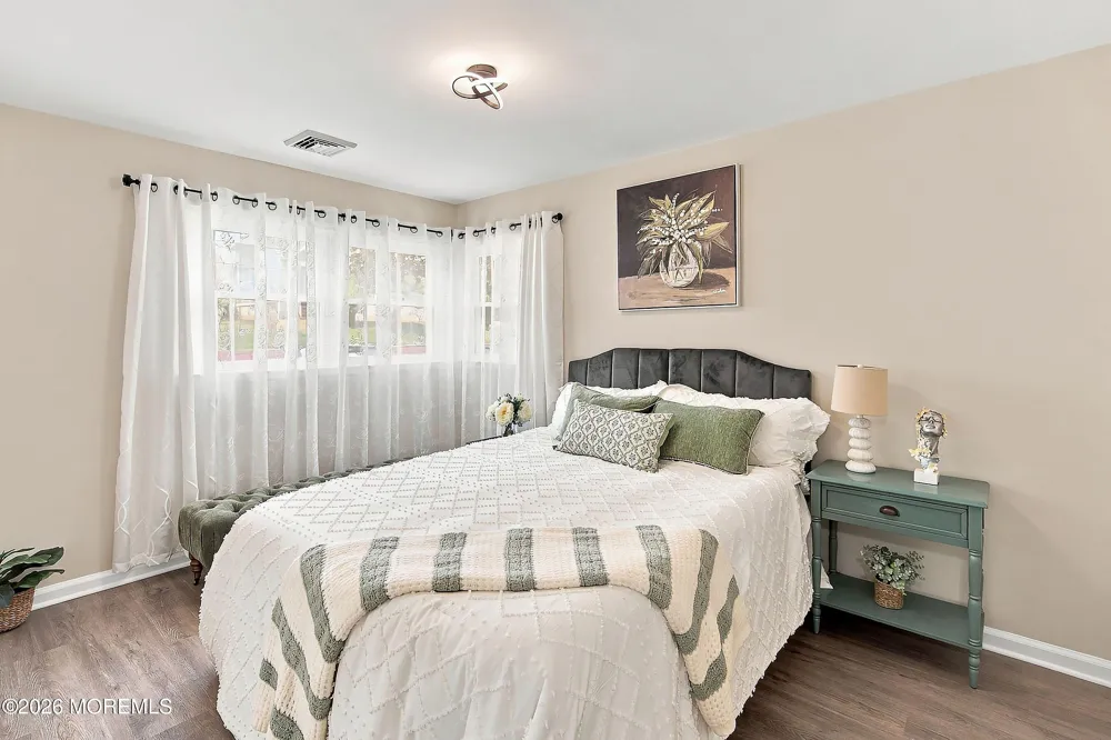 13 Glencourt Avenue Edison, NJ 08837