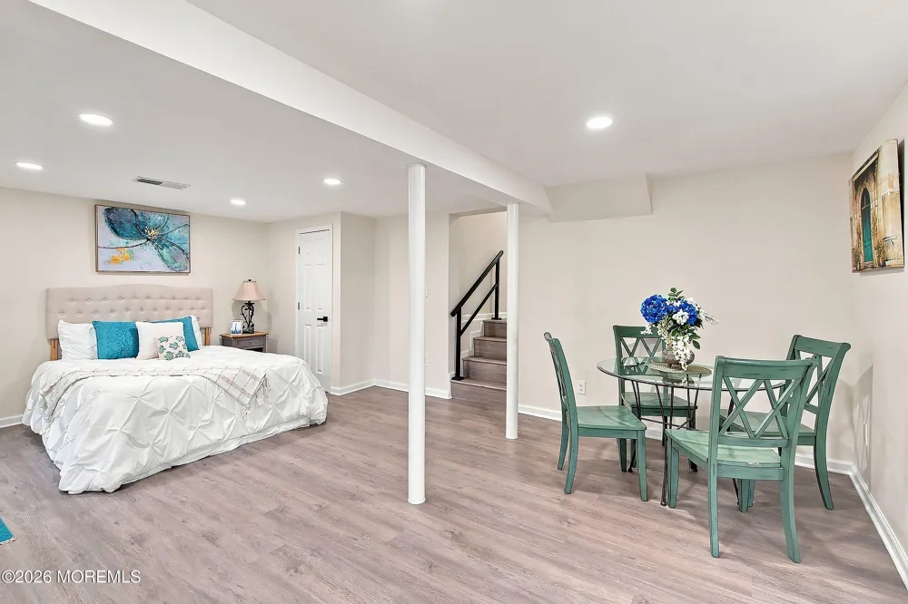 13 Glencourt Avenue Edison, NJ 08837