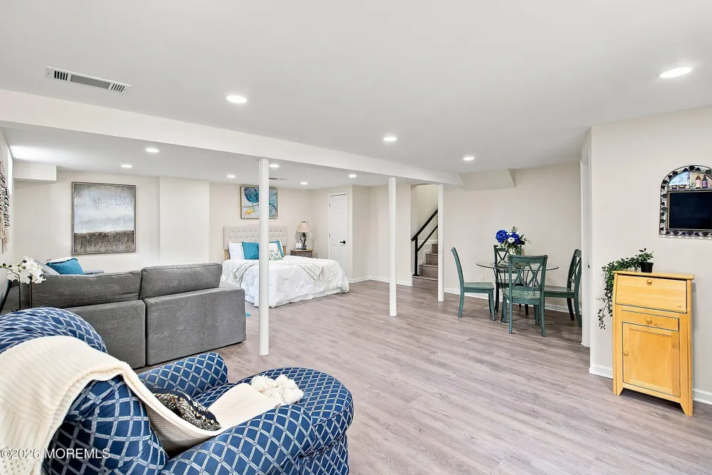 13 Glencourt Avenue Edison, NJ 08837