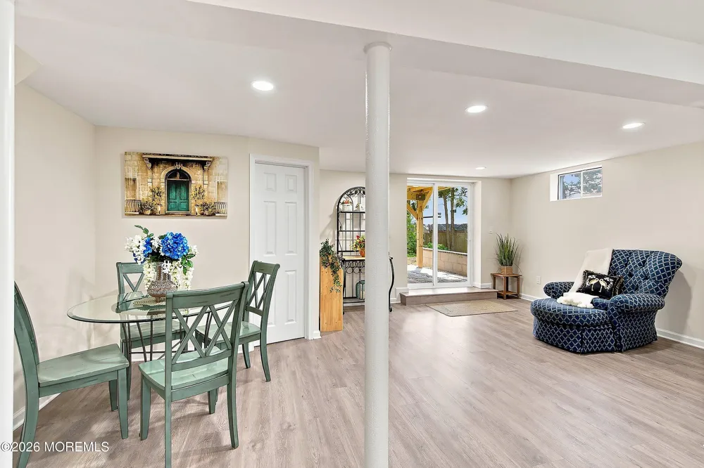13 Glencourt Avenue Edison, NJ 08837