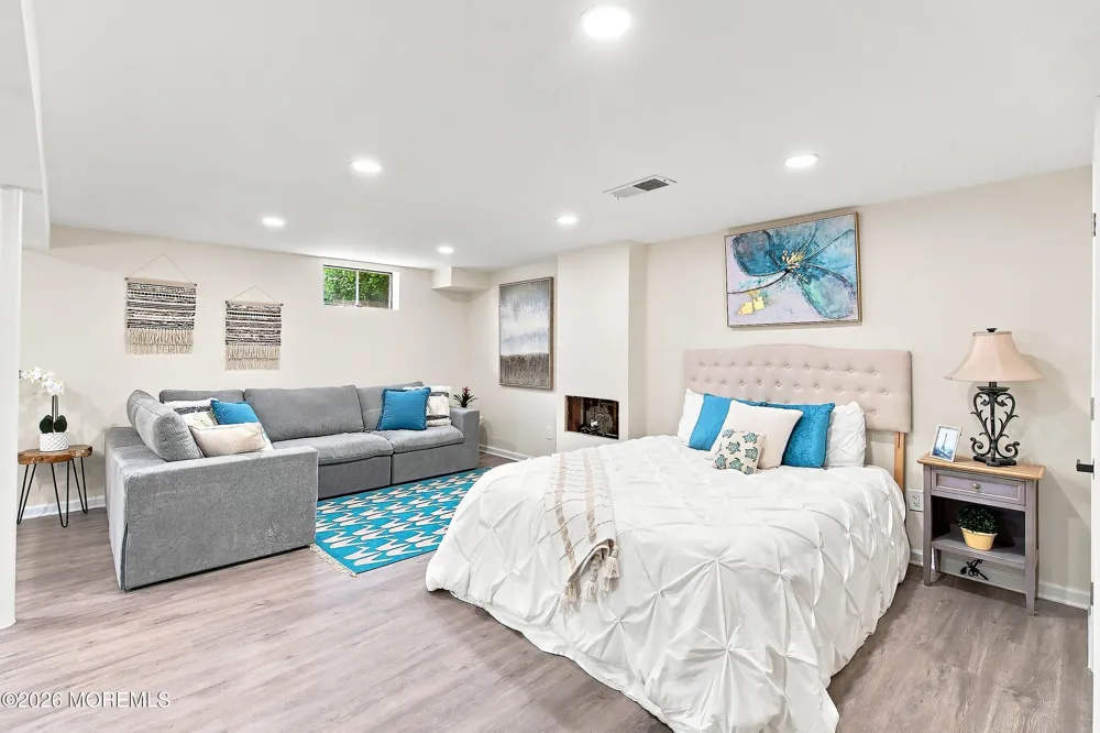 13 Glencourt Avenue Edison, NJ 08837