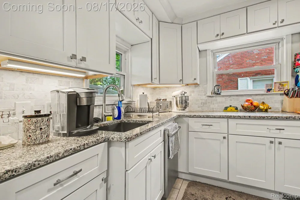 26686 Southwestern Highway Redford Charter Township, MI 48239