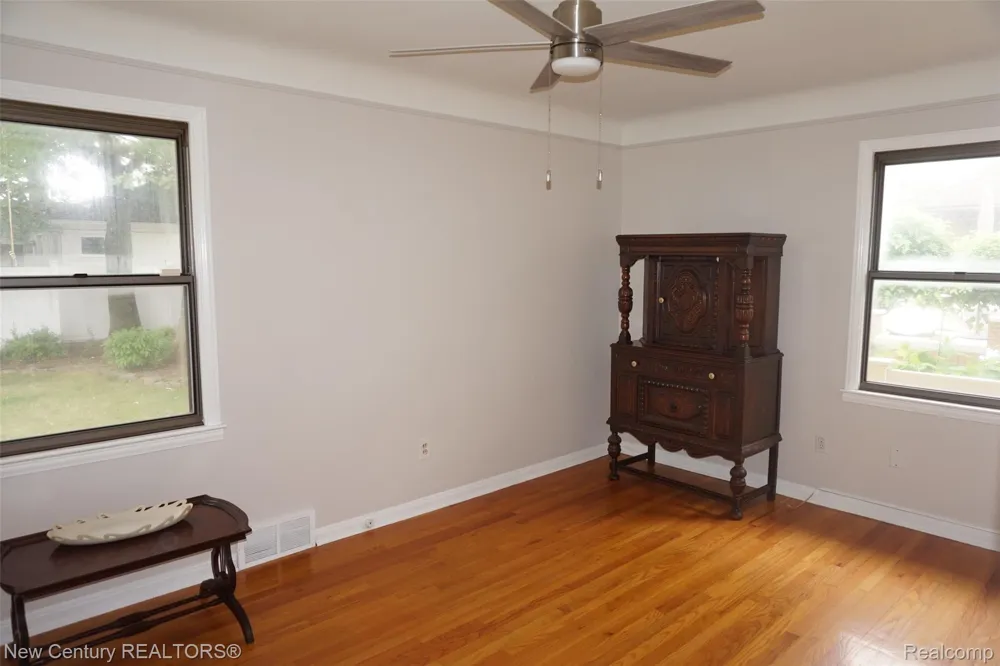 12831 Northfield Boulevard Oak Park City, MI 48237