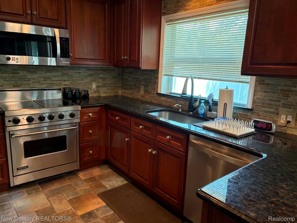 12831 Northfield Boulevard Oak Park City, MI 48237