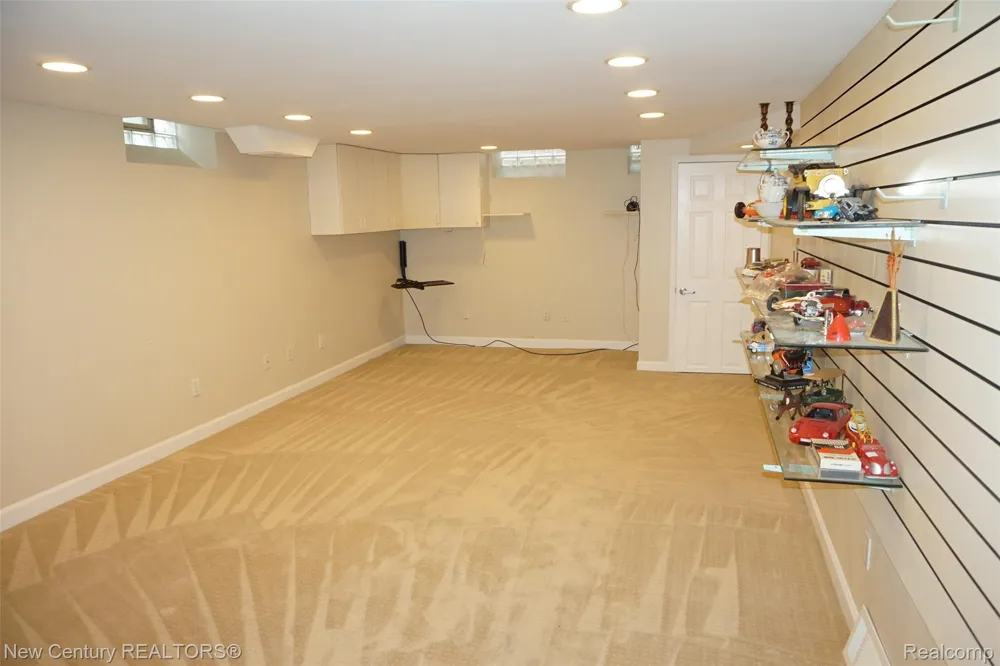 12831 Northfield Boulevard Oak Park City, MI 48237