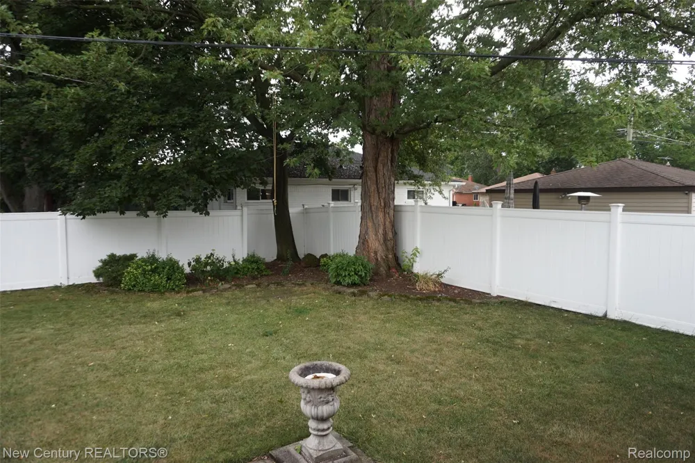 12831 Northfield Boulevard Oak Park City, MI 48237