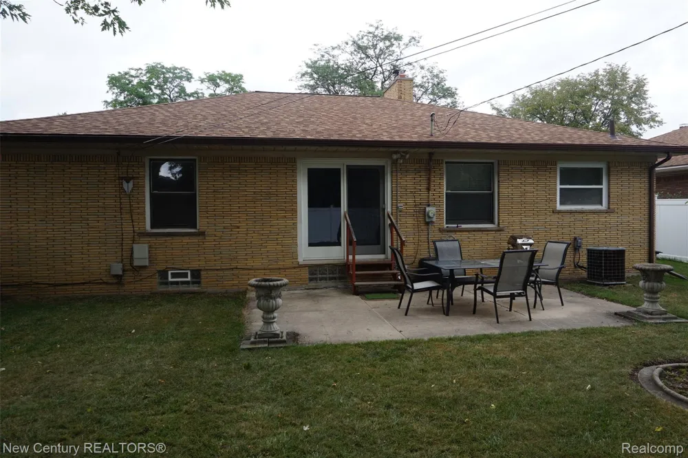 12831 Northfield Boulevard Oak Park City, MI 48237