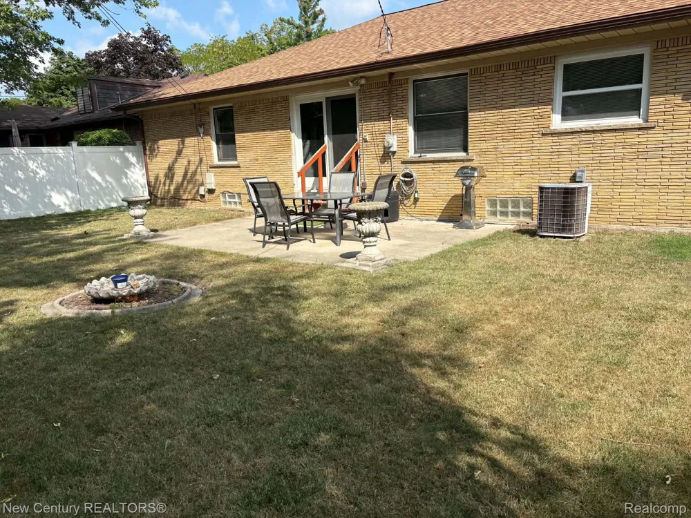 12831 Northfield Boulevard Oak Park City, MI 48237