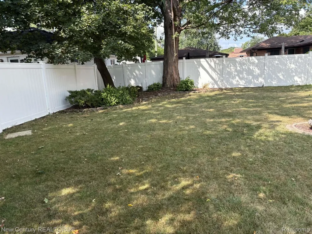 12831 Northfield Boulevard Oak Park City, MI 48237