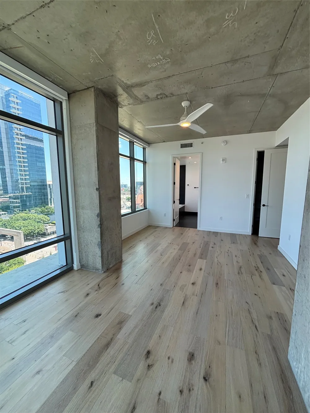 1801 Pearl Street #3912 Dallas, TX 75201
