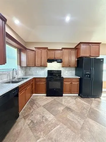 2850 Amber Avenue Groves, TX 77619