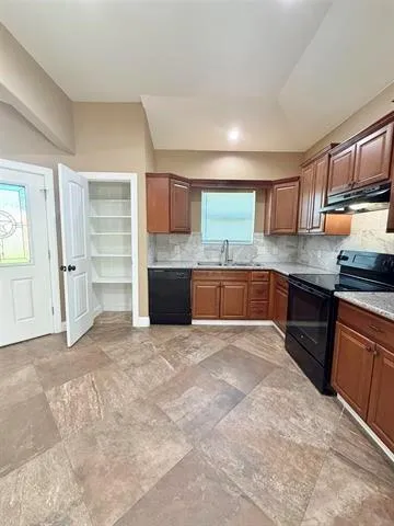 2850 Amber Avenue Groves, TX 77619