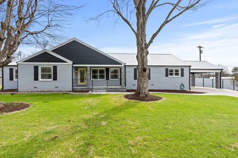 102 Dogwood Ln