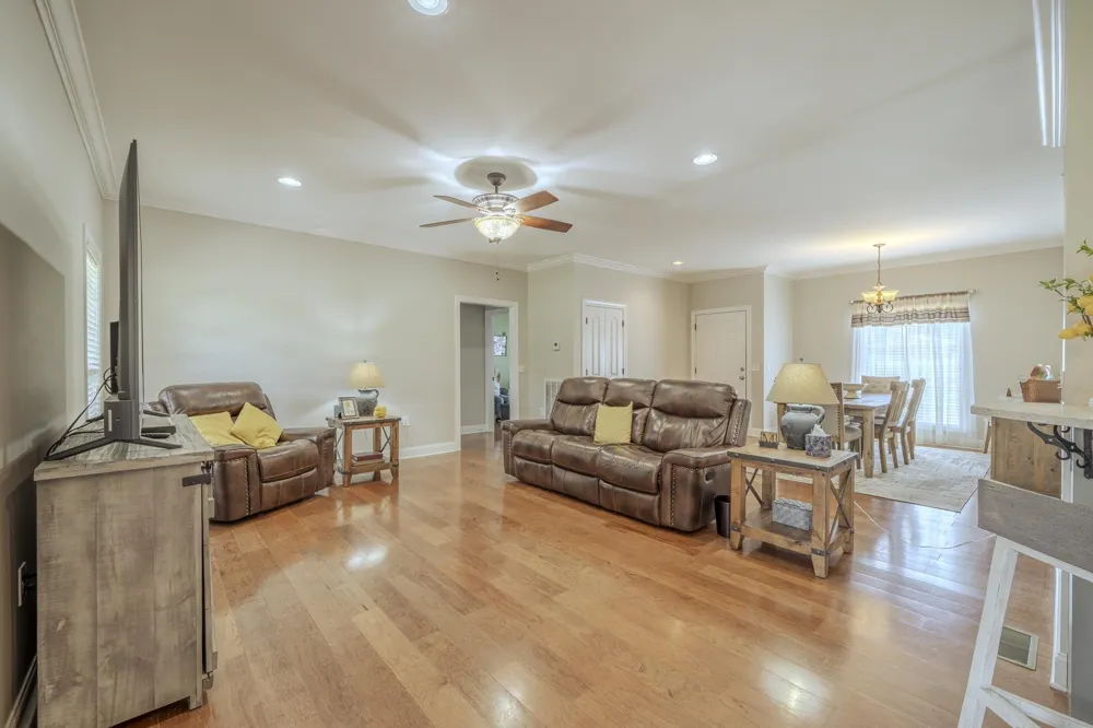 625 TWELVE OAKS DR Adamsville, TN 38310