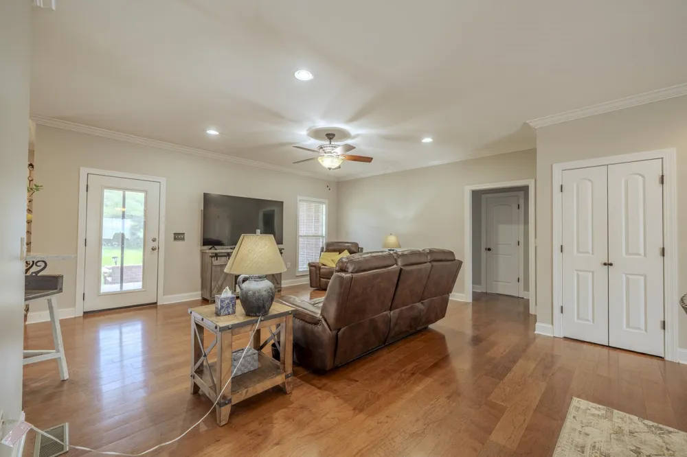 625 TWELVE OAKS DR Adamsville, TN 38310