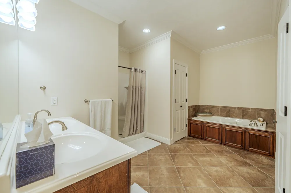 625 TWELVE OAKS DR Adamsville, TN 38310