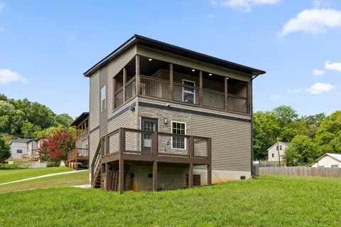 3915 Meadow Lane